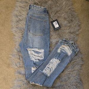 PrettyLittleThing Blue Jeans Distressed